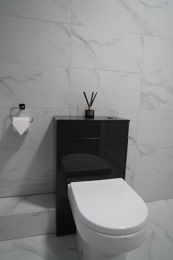 1 & 2 Bed Apartments - Desborough, Kettering, Cosy, Parking, Family, Wifi Dış mekan fotoğraf