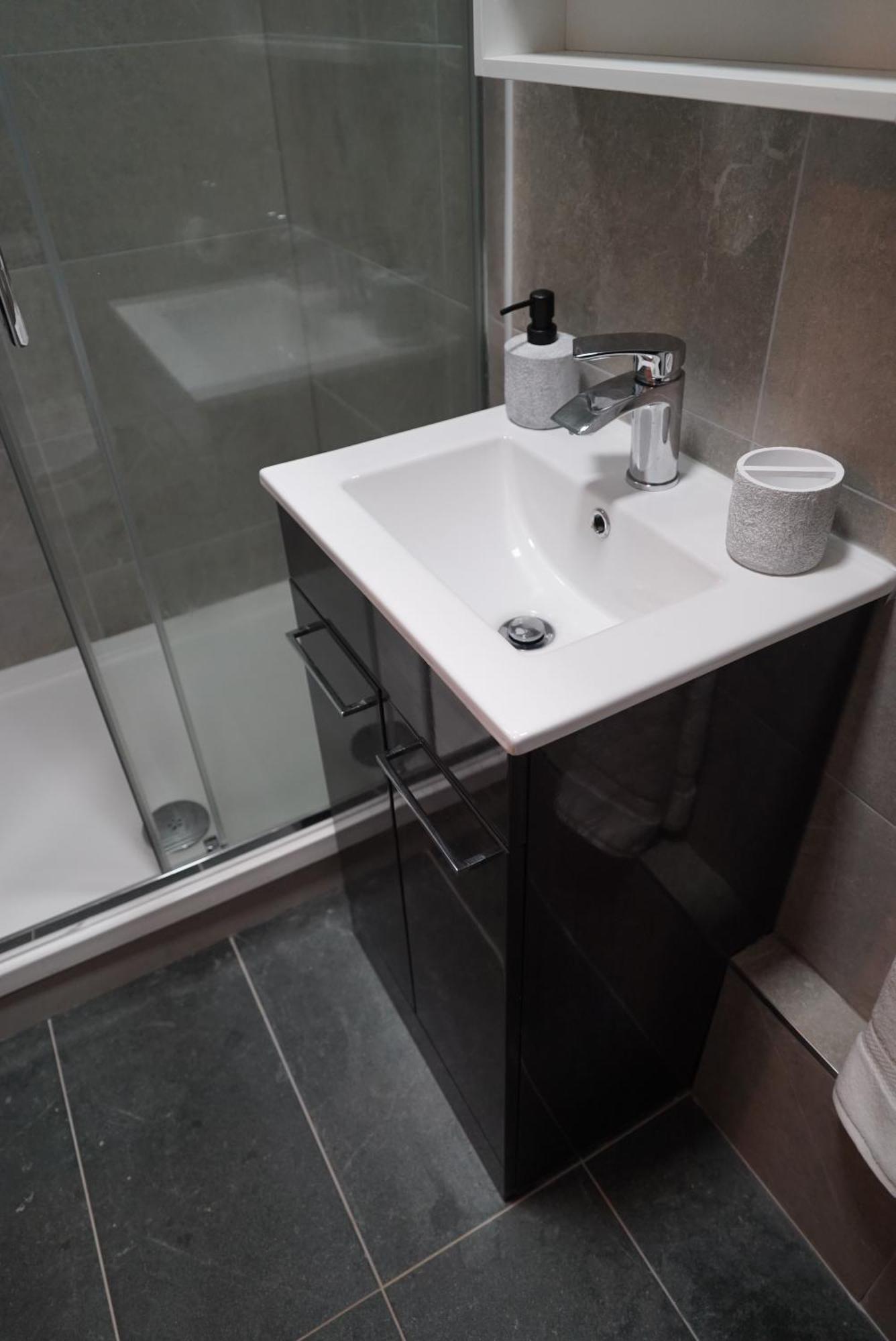 1 & 2 Bed Apartments - Desborough, Kettering, Cosy, Parking, Family, Wifi Dış mekan fotoğraf