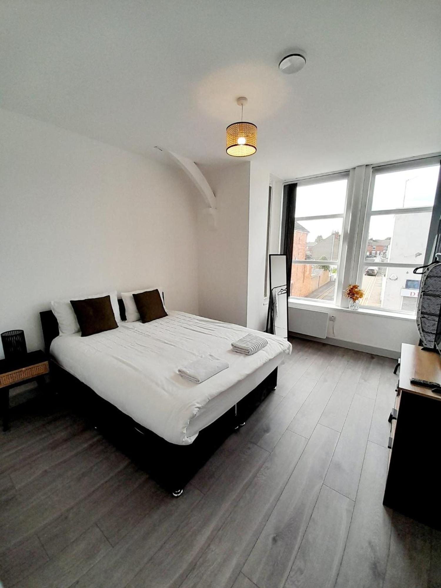 1 & 2 Bed Apartments - Desborough, Kettering, Cosy, Parking, Family, Wifi Dış mekan fotoğraf